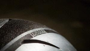 Dunlop desenvolve pneu para moto Krugger construída á mão