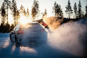 Blizzak LM005 erneut alsTestsiegerausgezeichnet:Platz 1 im großen Winterpneustest 2020von Auto Bild Sportscars